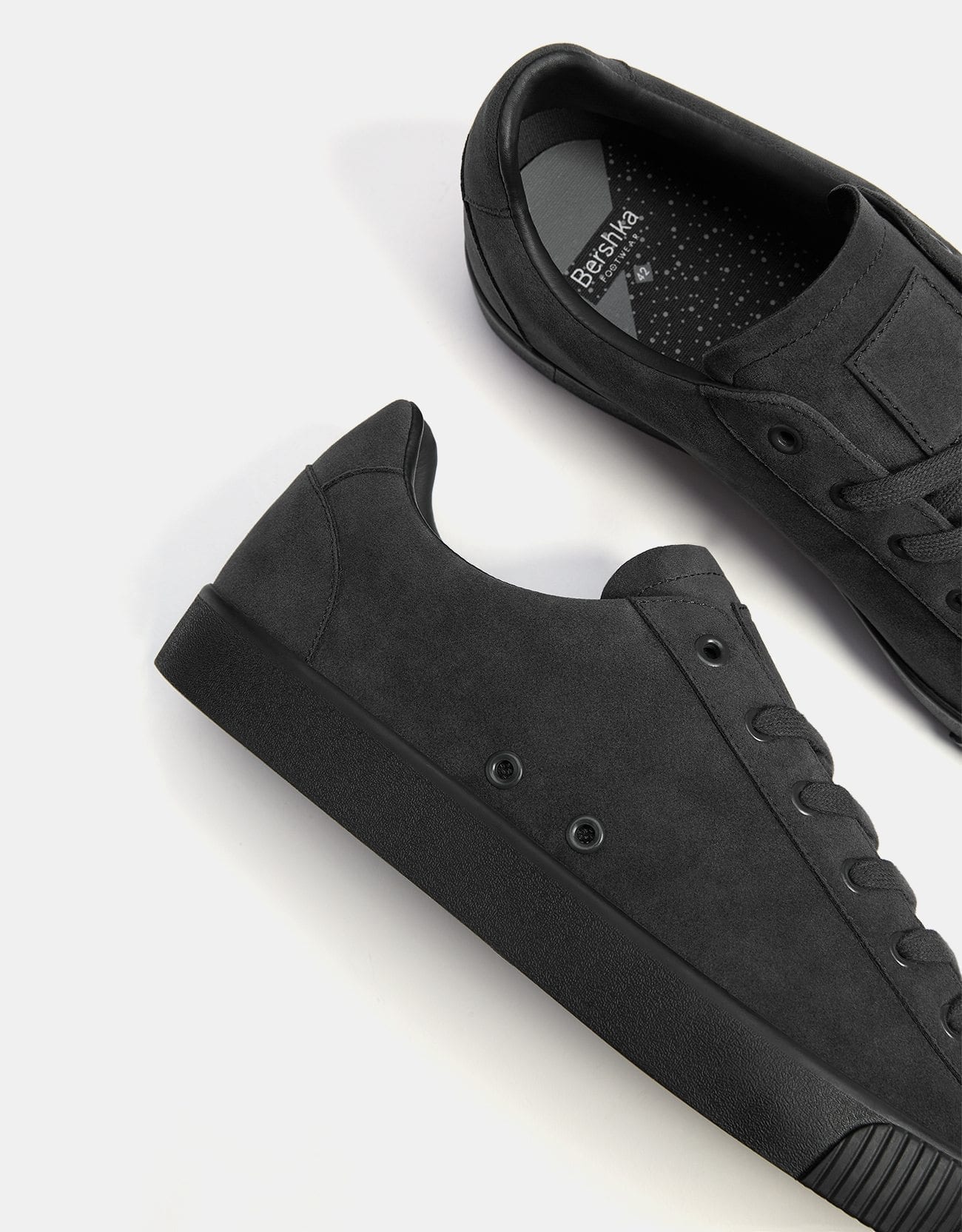 Monochrome Sneakers - Imagem 4